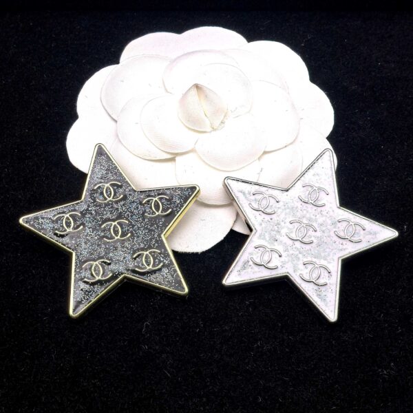cc brooch 551001415017