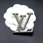 lulu brooch 391001685015 - Image 4