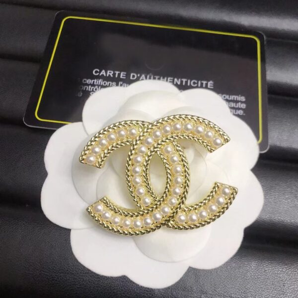 CC Bbrooch 231002025078