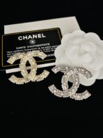 cc brooch 011000357021