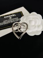 cc brooch 461000374031 - Image 3