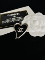 cc brooch 011000385034 - Image 3