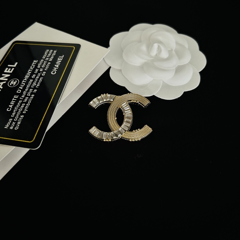 i1685192590_1864_1 cc brooch 451000435024 - Image 1