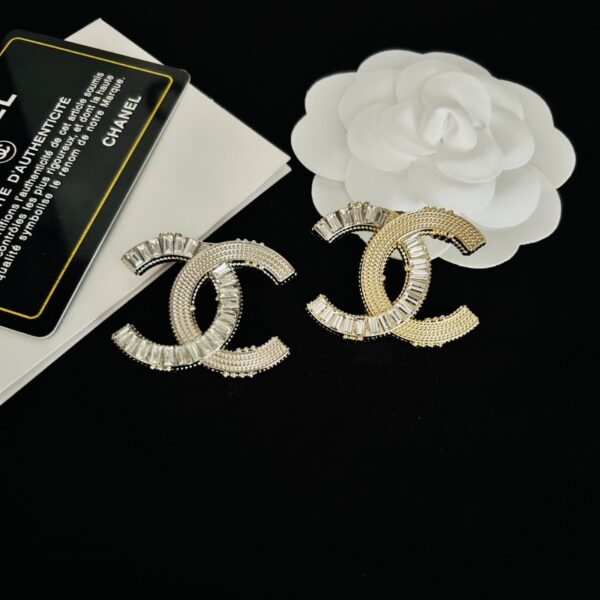 cc brooch 251000425036