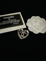 cc brooch 251000454015 - Image 3