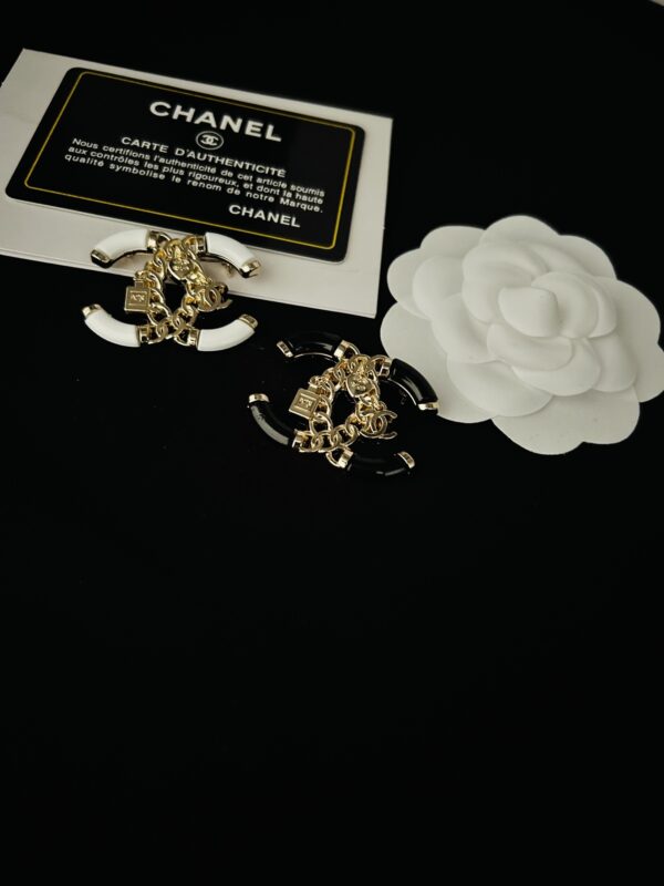 cc brooch 251000475046