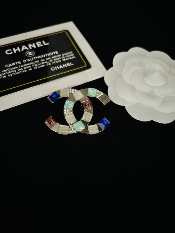 cc brooch 581000456025