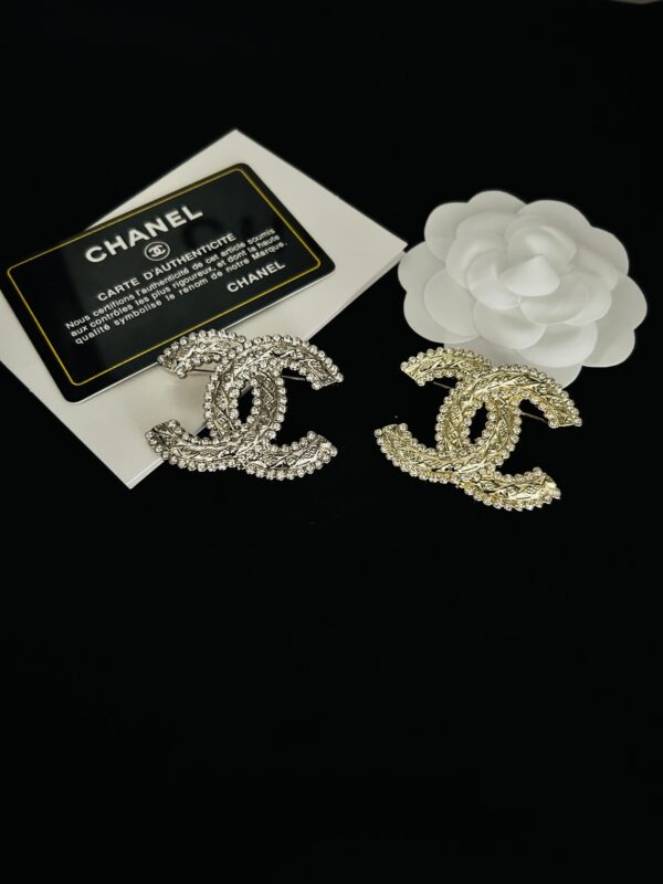 cc brooch 561000636056