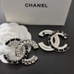 cc brooch 561000667015 - Image 4