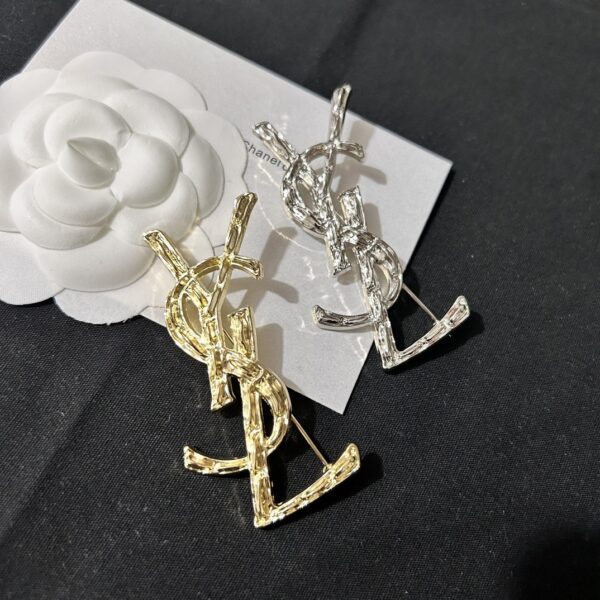 cc brooch 561000765059