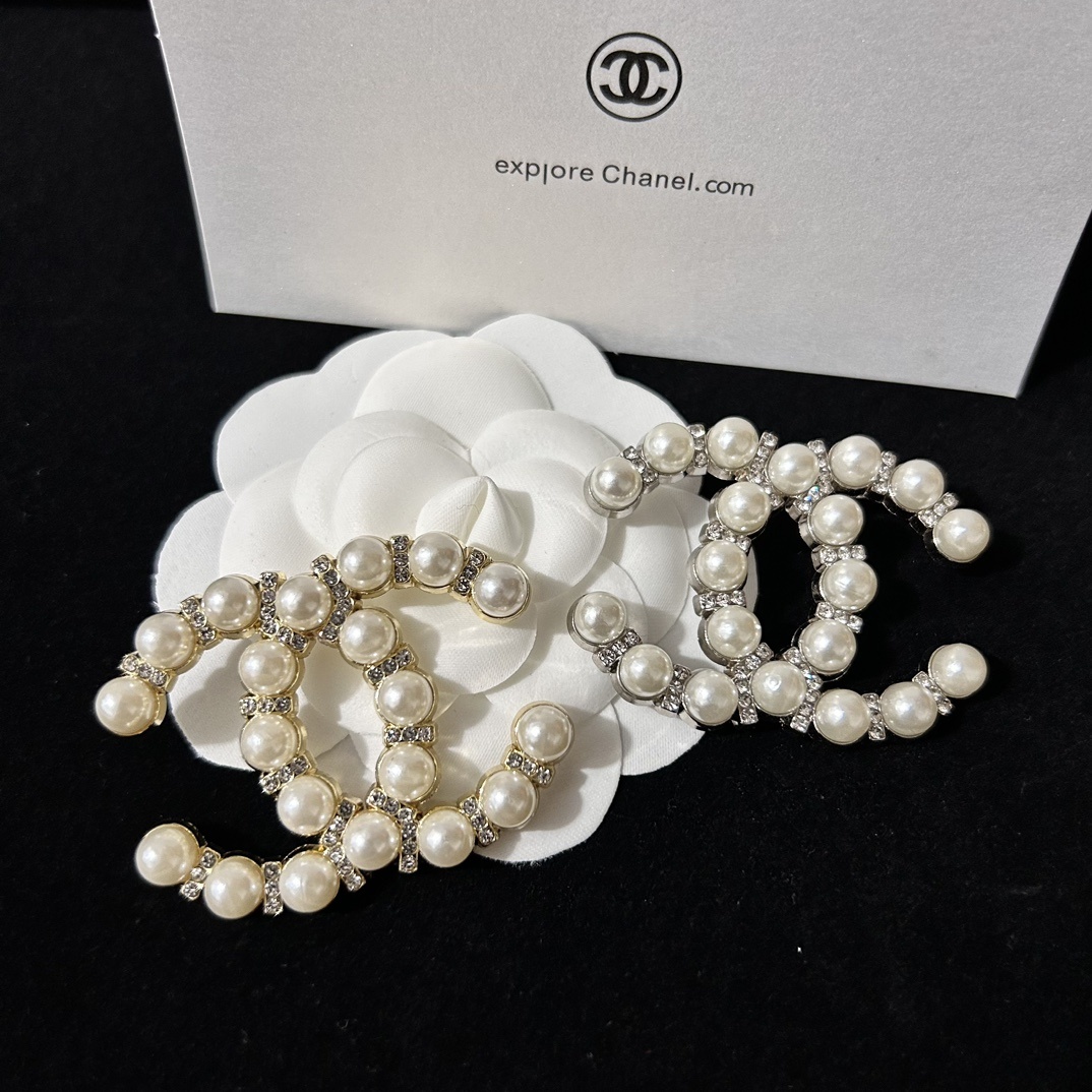 i1691593639_4149_0 cc brooch 561000867089 - Image 1