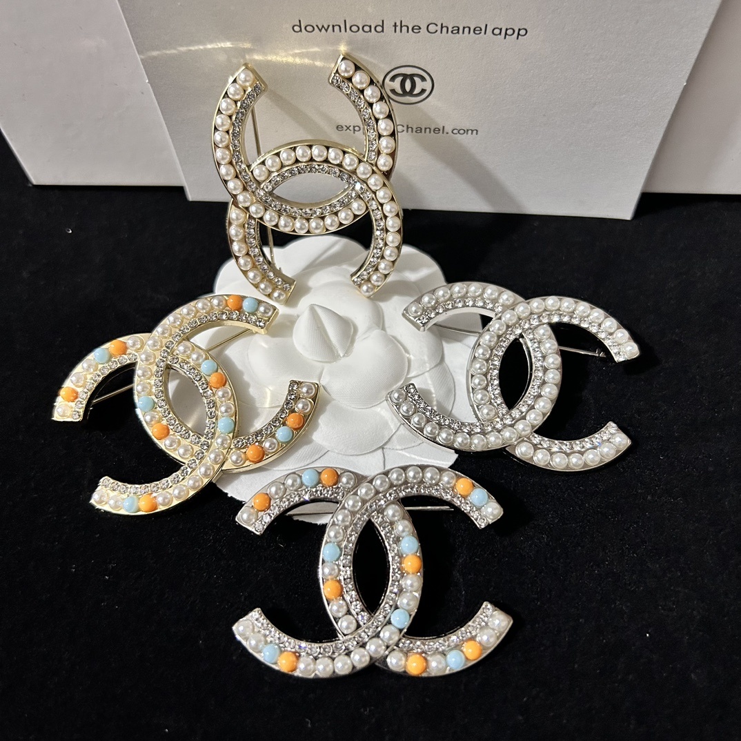 i1691594431_8859_0 cc brooch 561000877045 - Image 1