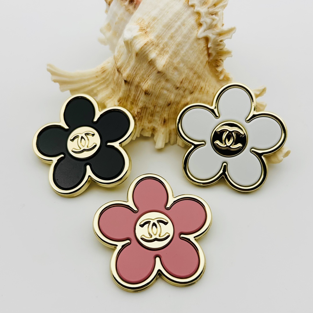 i1721490034_9243_7 cc brooch 661000986013 - Image 1