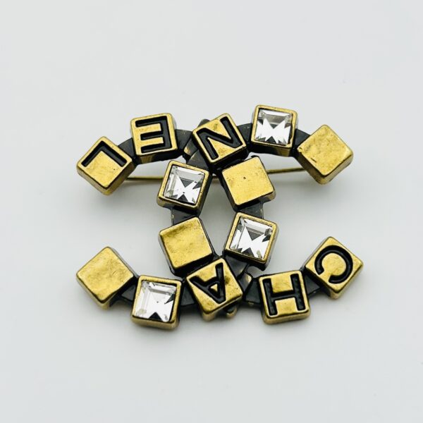 cc brooch 661001035066