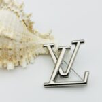 lv brooch 331001045036 - Image 3