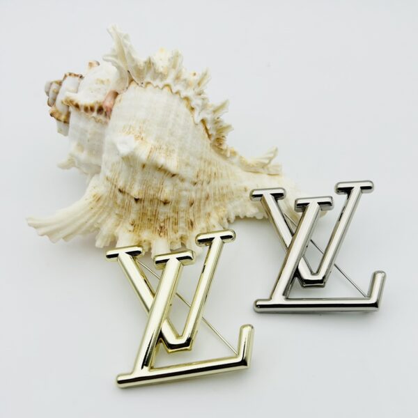 lv brooch 331001045036