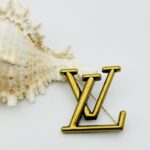 lv brooch 331001045036 - Image 4