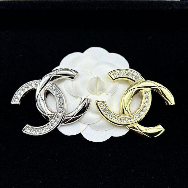 cc brooch 581001225011
