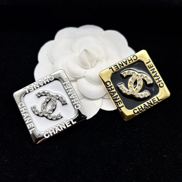 cc brooch 551001255069