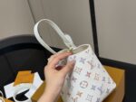 lv bag 78180527200068 - Image 3