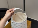 lv bag 78180527200068 - Image 2