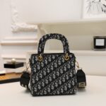 dior bag 5621689546025 - Image 14