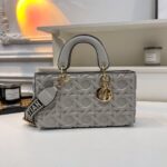 dior bag 8912691250023 - Image 5