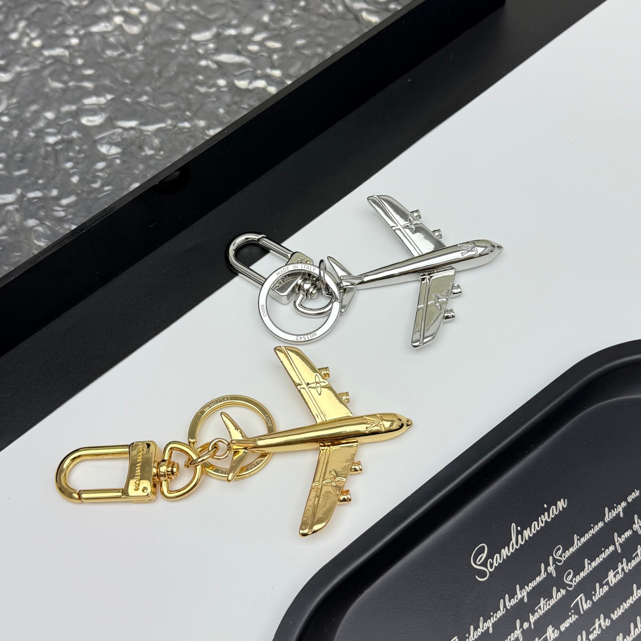 9 lv keyring - Image 1