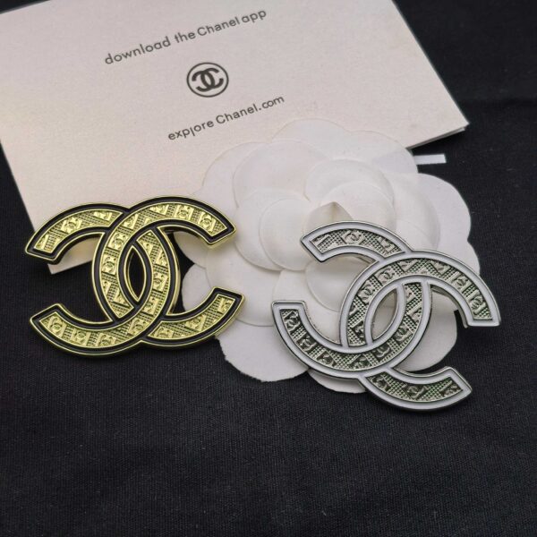 cc brooch 231001515056