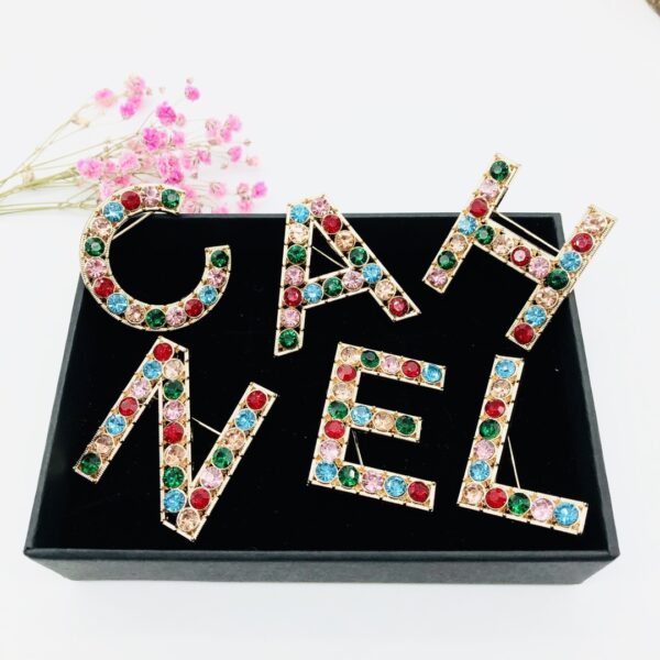 cc brooch 551000046022