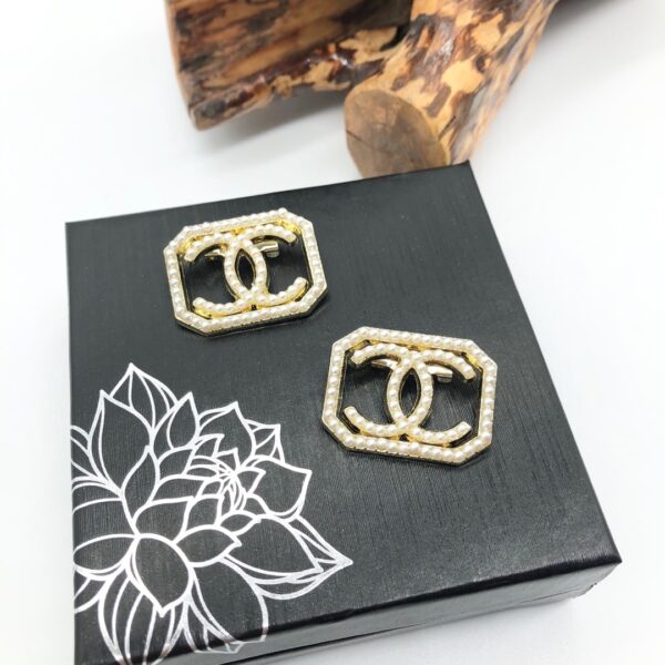 cc brooches 251000225089