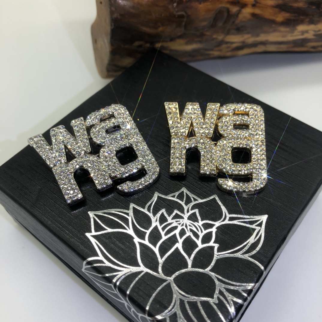 i1592289137_1981_0 wang brooch 121000245052 - Image 1