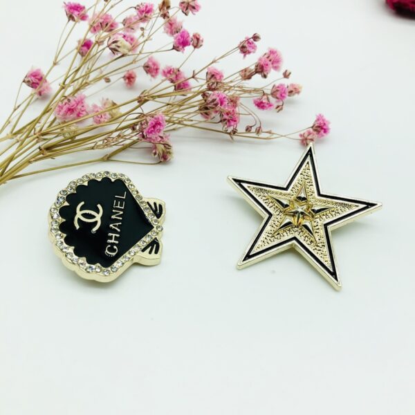 cc brooch 141000326015