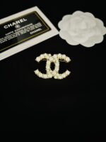 cc brooch 231000576025