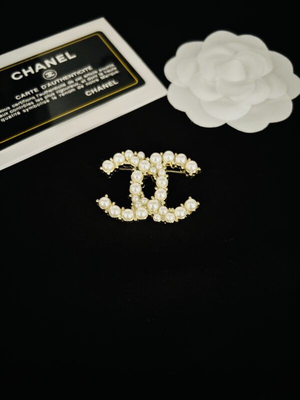 cc brooch 231000576025