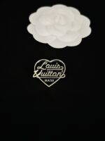 lv brooch 1001000623025