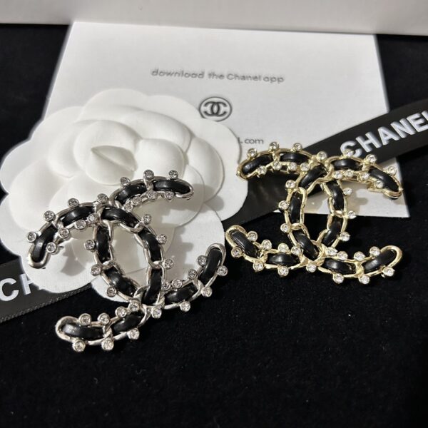 cc brooch 551000887011